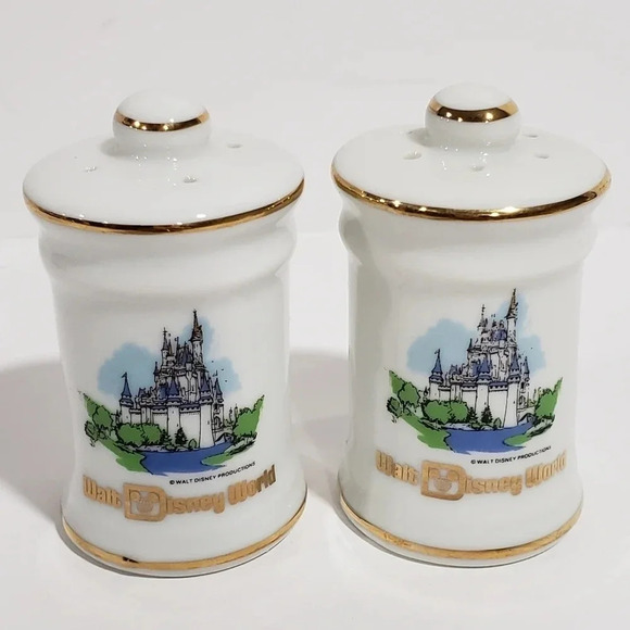 Walt Disney World Salt & Pepper  Shakers Castle Magic Kingdom (Japan) - Picture 1 of 5